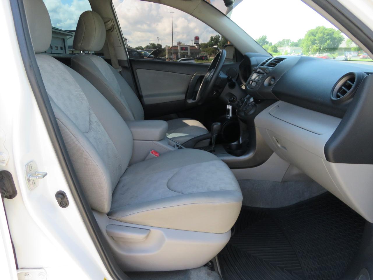 Toyota RAV4 4WD 4dr 4-cyl 4-Spd AT (Natl) 2010