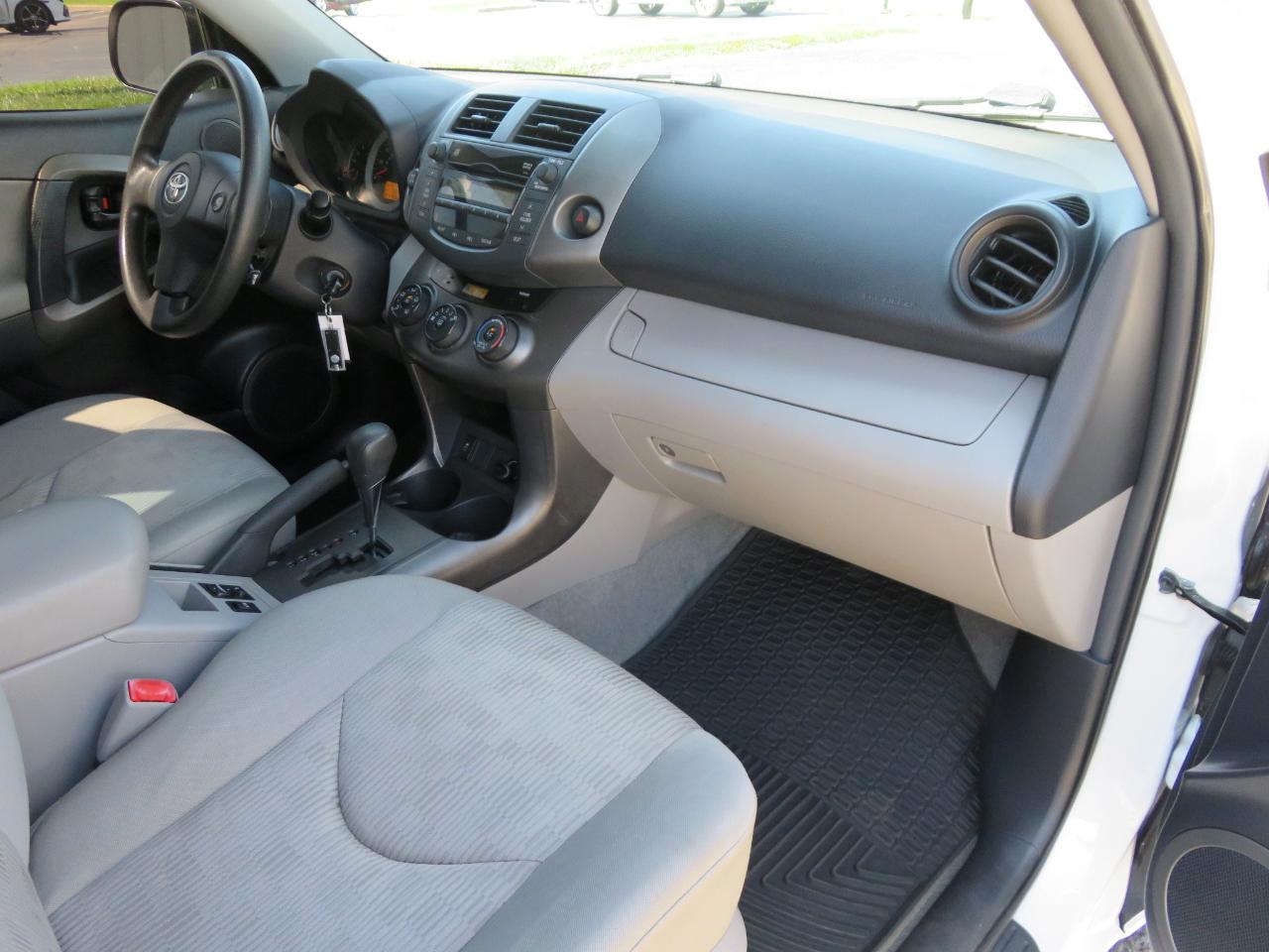 Toyota RAV4 4WD 4dr 4-cyl 4-Spd AT (Natl) 2010