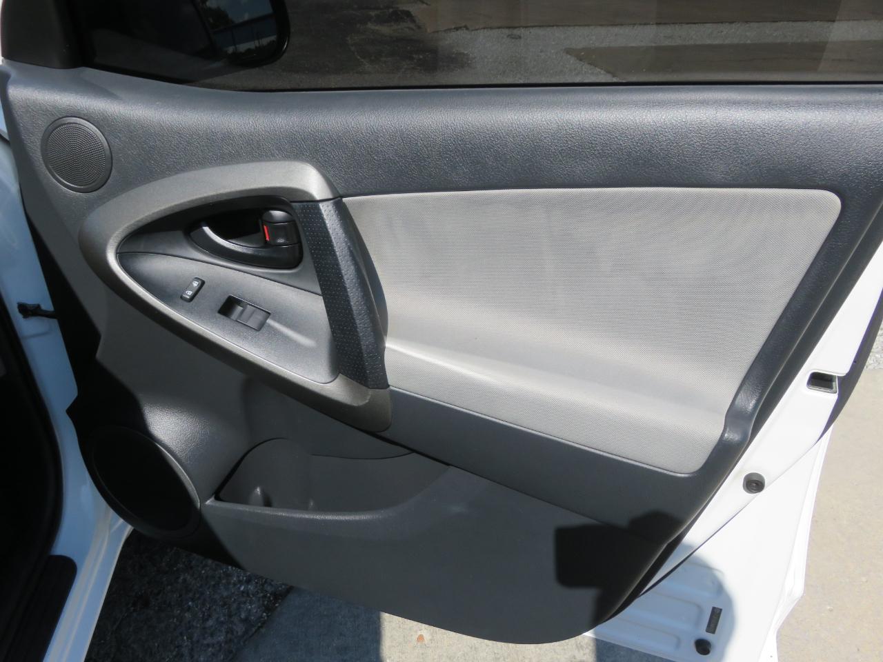 Toyota RAV4 4WD 4dr 4-cyl 4-Spd AT (Natl) 2010