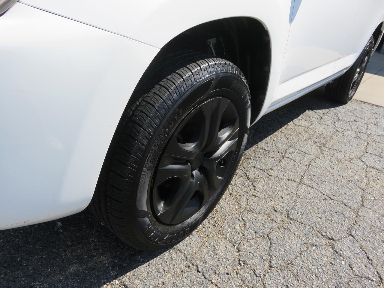 Toyota RAV4 4WD 4dr 4-cyl 4-Spd AT (Natl) 2010