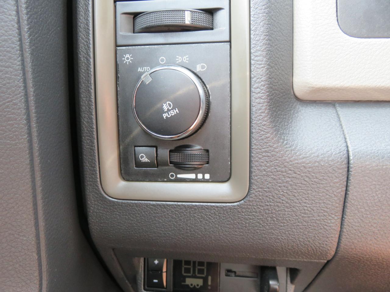 RAM 1500 4WD Reg Cab 120.5" Express 2012