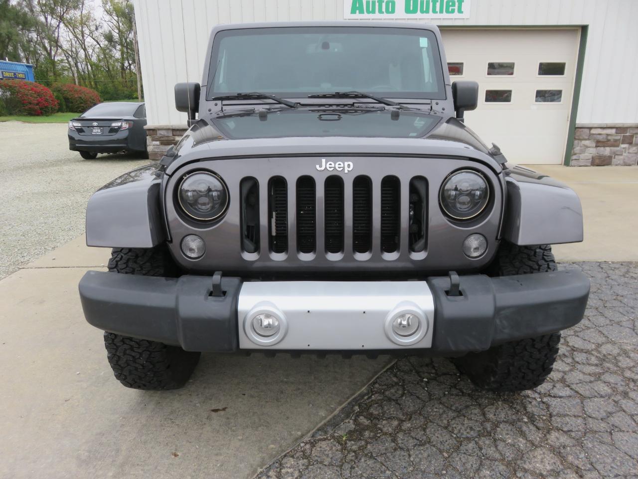 Jeep Wrangler Unlimited 4WD 4dr Sahara 2014