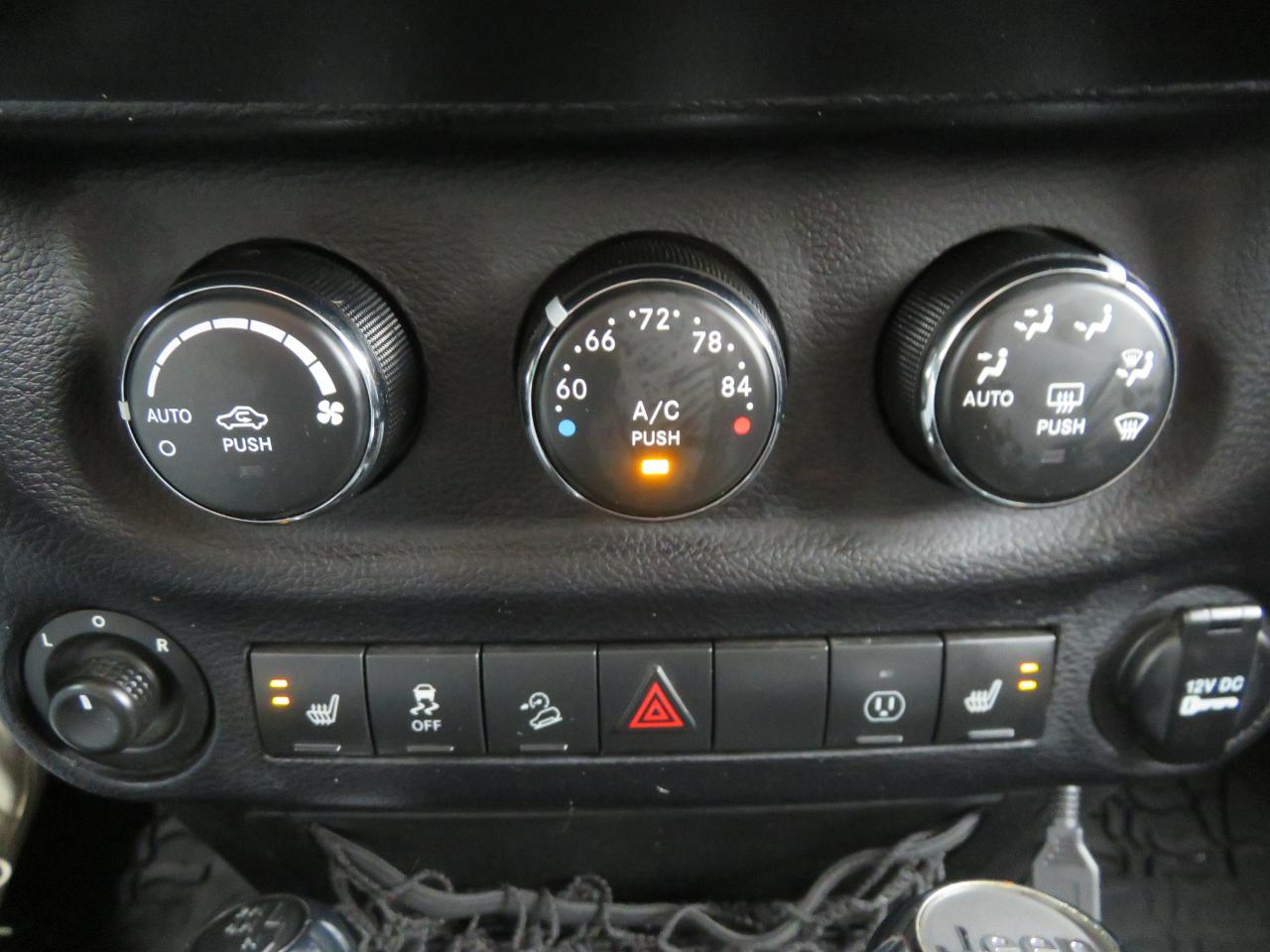 Jeep Wrangler Unlimited 4WD 4dr Sahara 2014