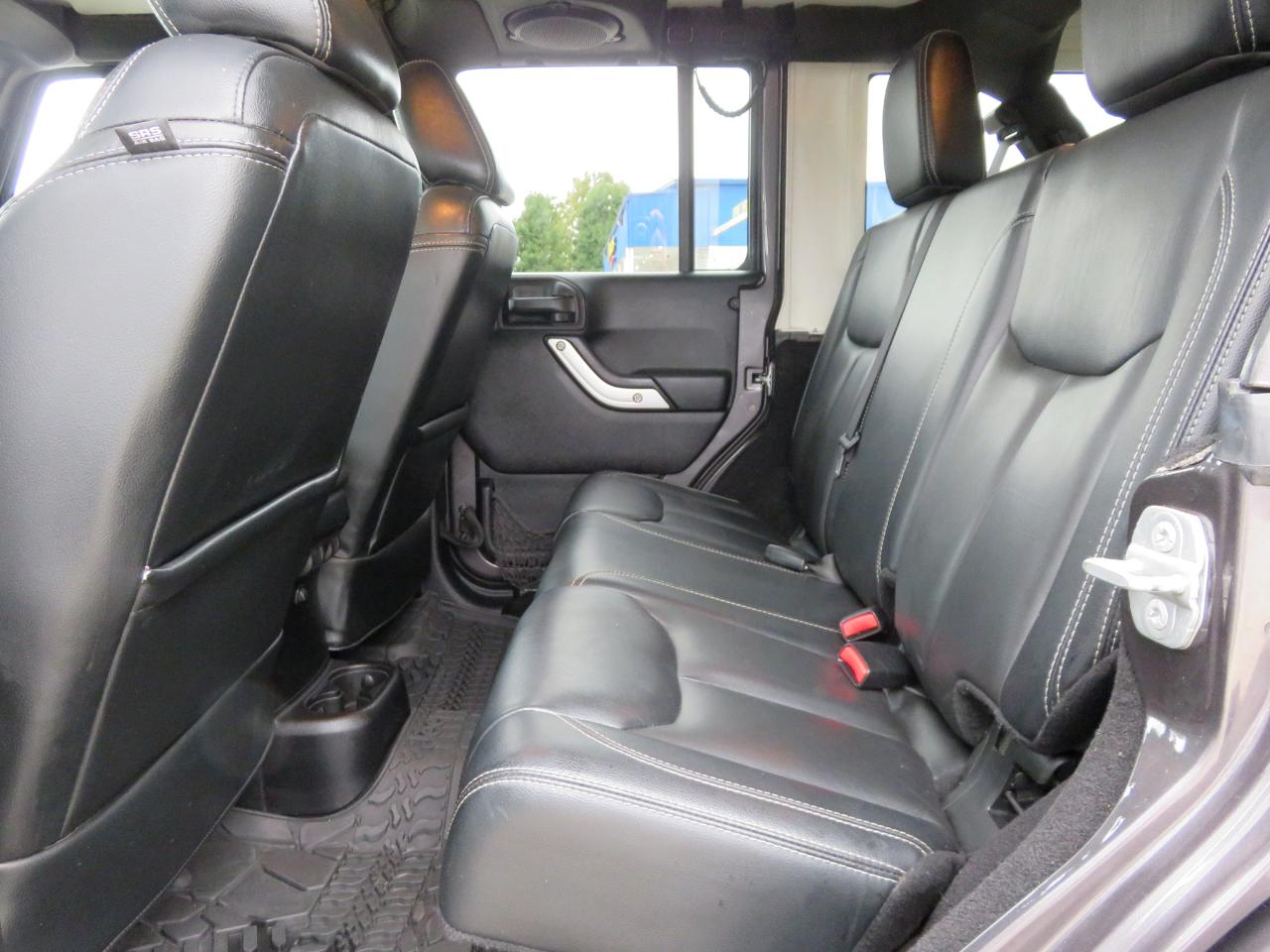 Jeep Wrangler Unlimited 4WD 4dr Sahara 2014