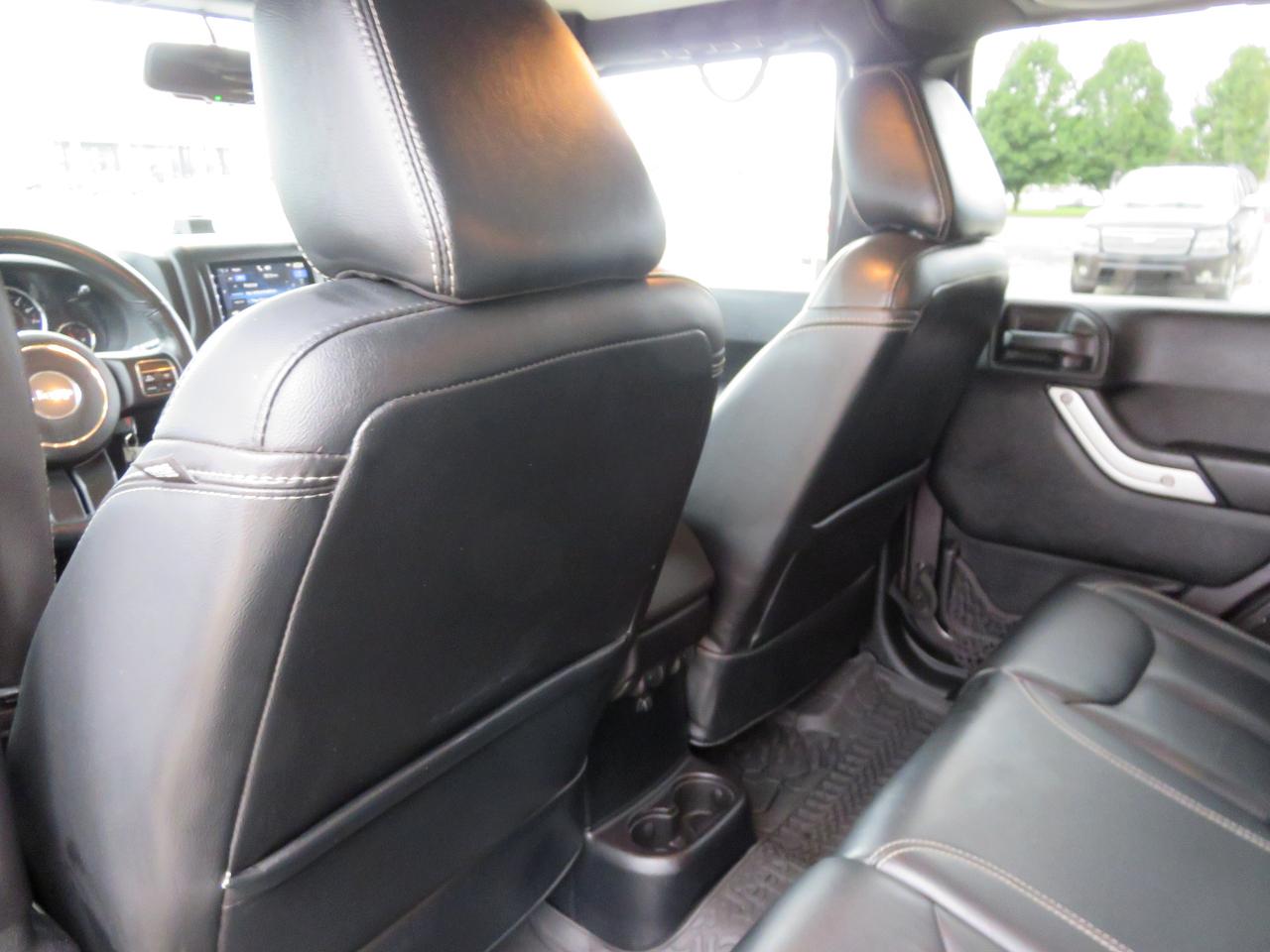 Jeep Wrangler Unlimited 4WD 4dr Sahara 2014