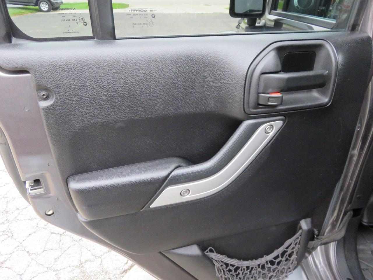 Jeep Wrangler Unlimited 4WD 4dr Sahara 2014