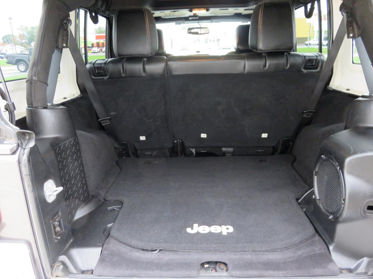 Jeep Wrangler Unlimited 4WD 4dr Sahara 2014