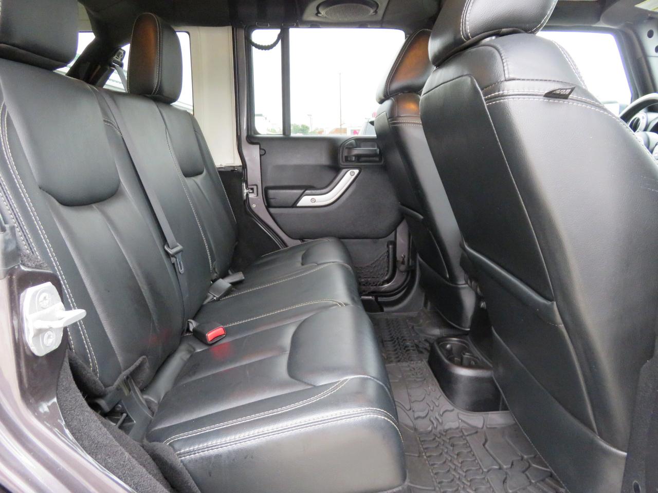 Jeep Wrangler Unlimited 4WD 4dr Sahara 2014