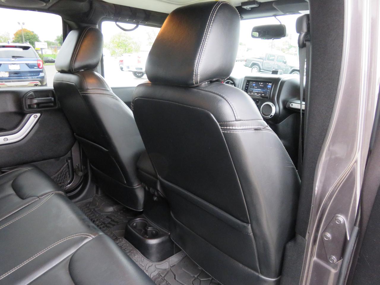 Jeep Wrangler Unlimited 4WD 4dr Sahara 2014