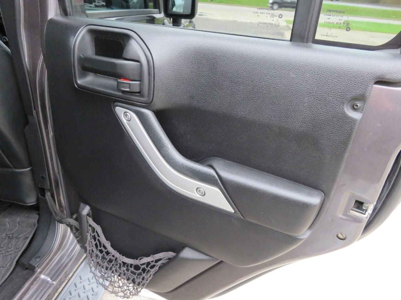 Jeep Wrangler Unlimited 4WD 4dr Sahara 2014