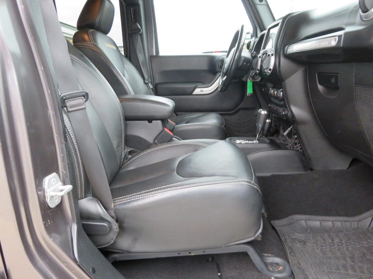Jeep Wrangler Unlimited 4WD 4dr Sahara 2014