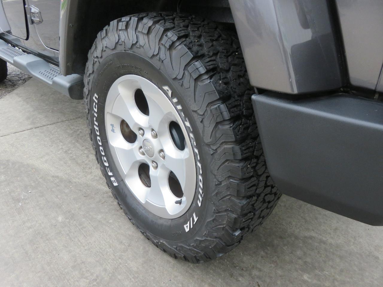 Jeep Wrangler Unlimited 4WD 4dr Sahara 2014