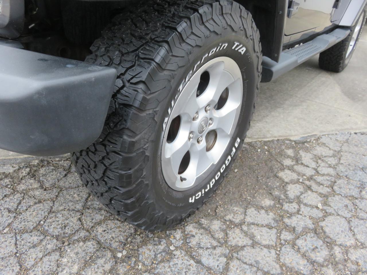 Jeep Wrangler Unlimited 4WD 4dr Sahara 2014