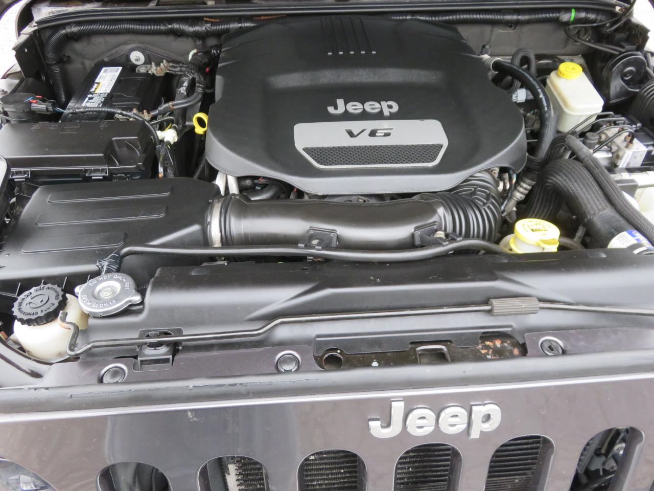 Jeep Wrangler Unlimited 4WD 4dr Sahara 2014