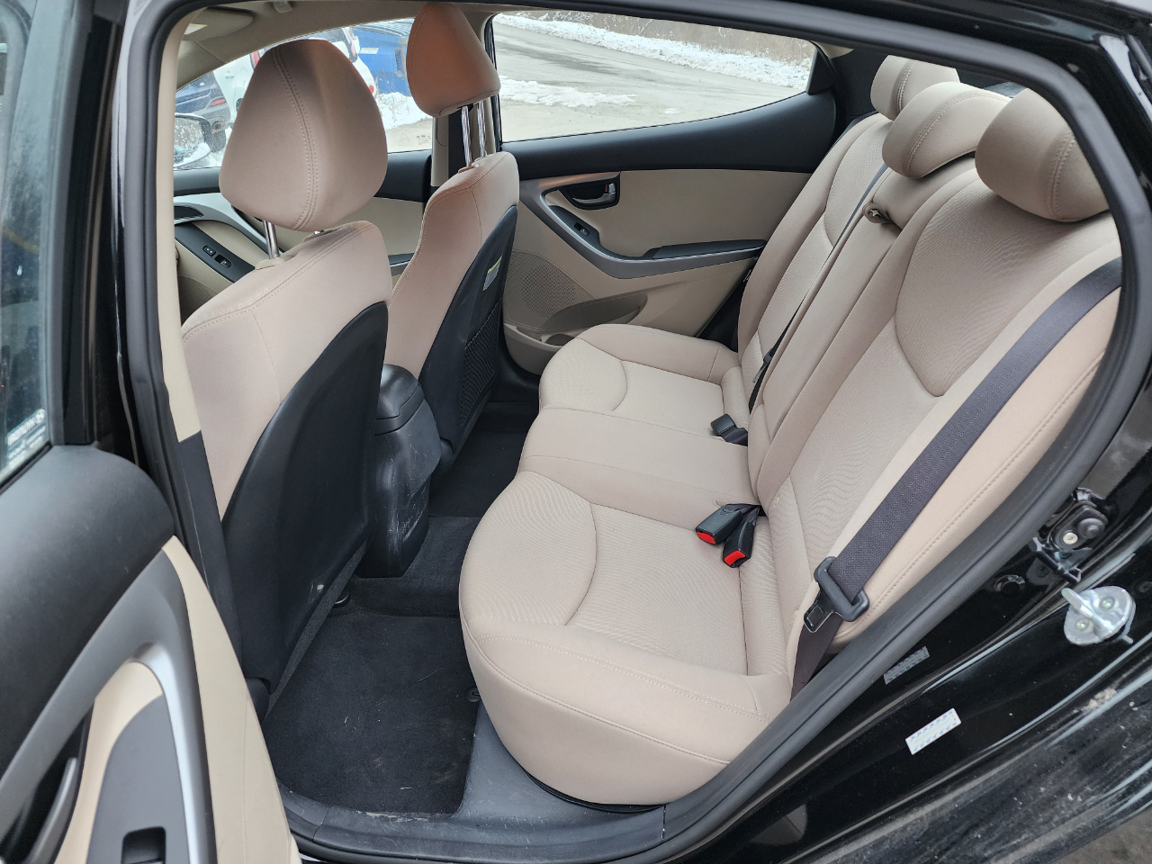 Hyundai Elantra SE 6AT 2016