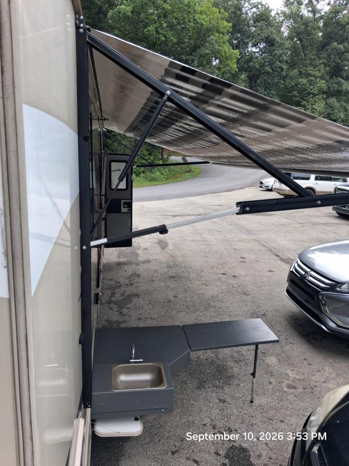 Coachmen Leprechaun  2019
