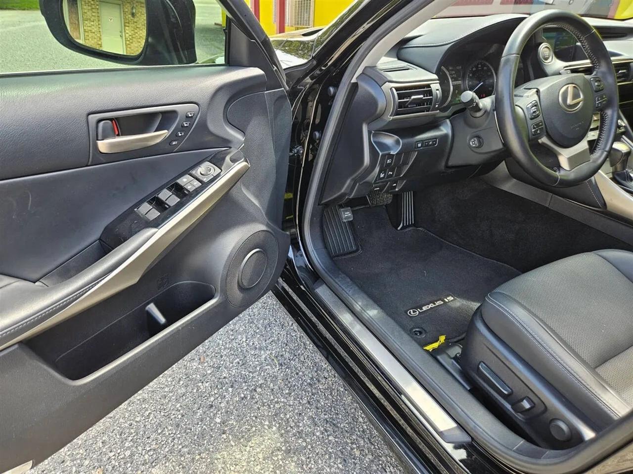 Lexus IS IS 300 RWD 2020