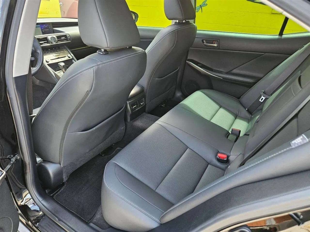 Lexus IS IS 300 RWD 2020