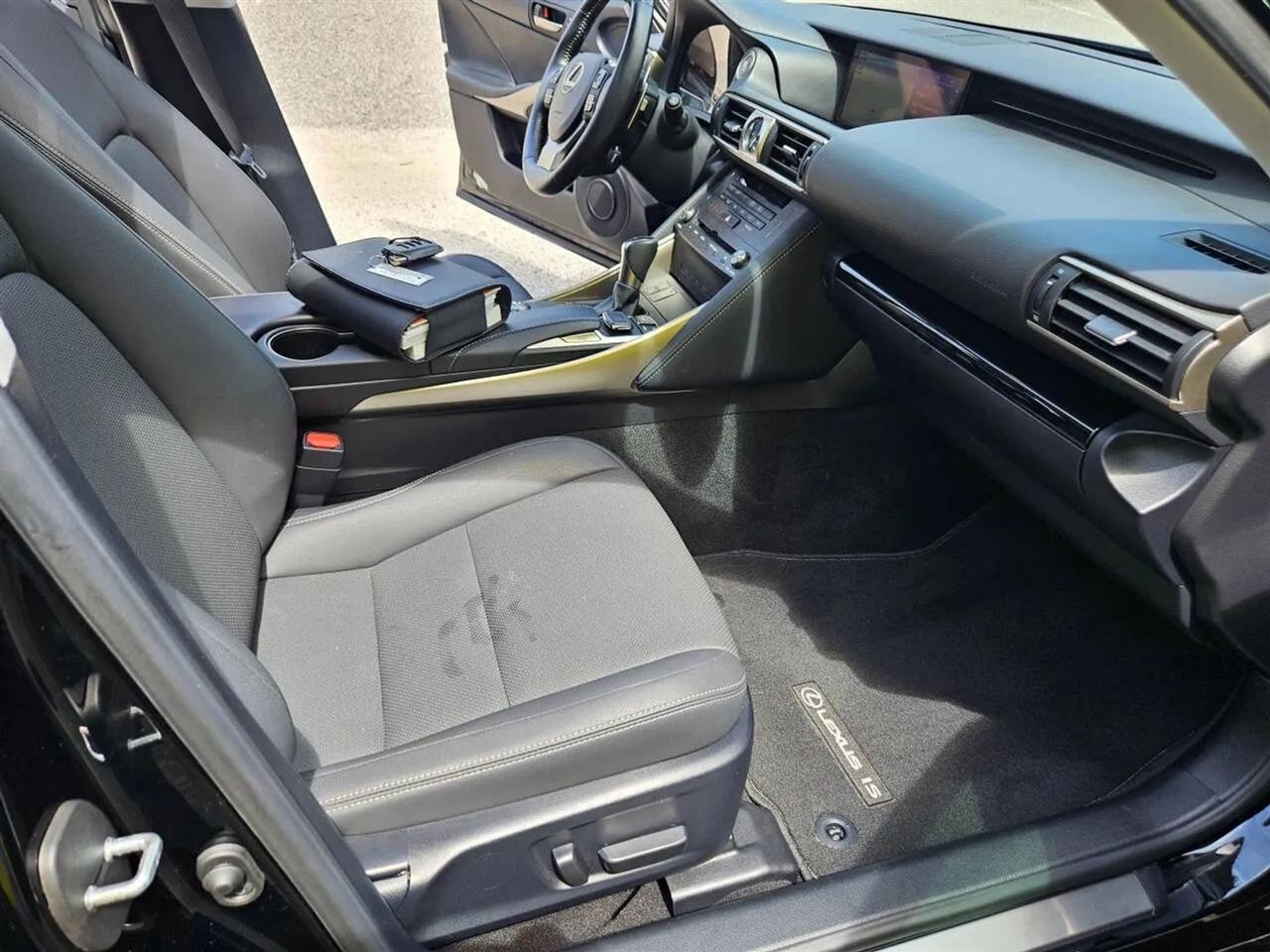 Lexus IS IS 300 RWD 2020