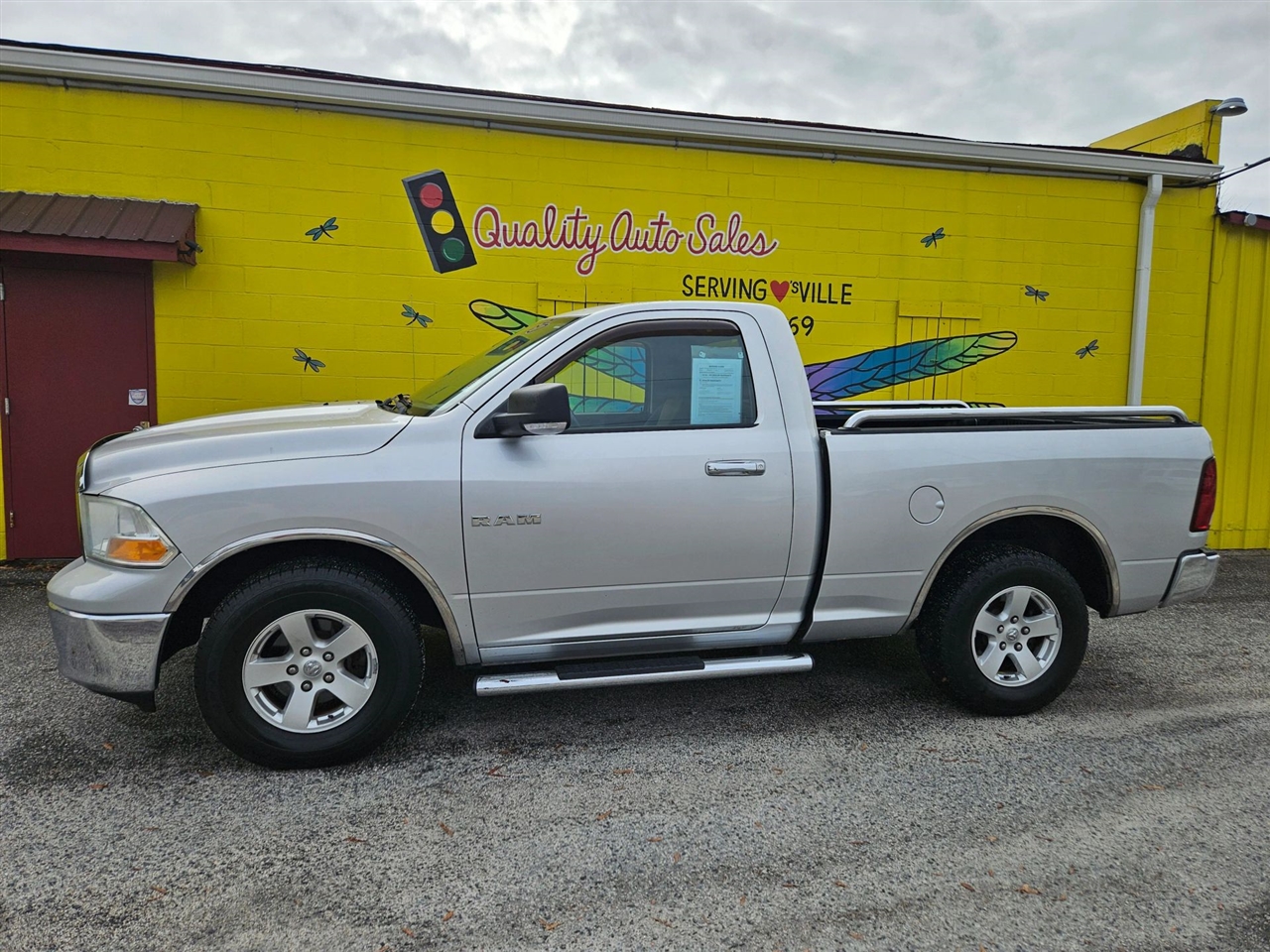 Dodge Ram 1500 2WD Reg Cab 120.5" SLT 2010