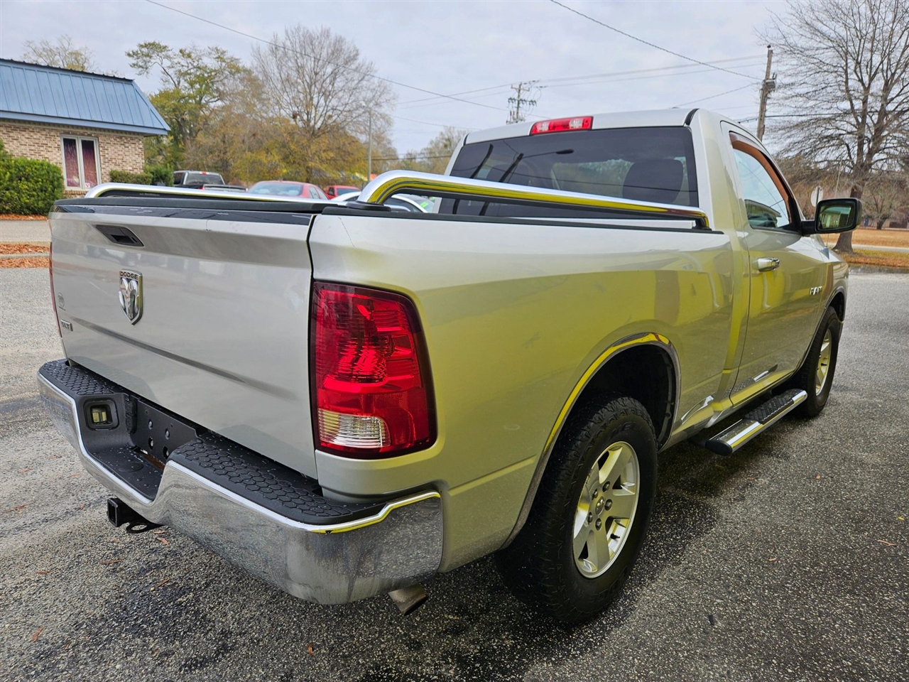 Dodge Ram 1500 2WD Reg Cab 120.5" SLT 2010