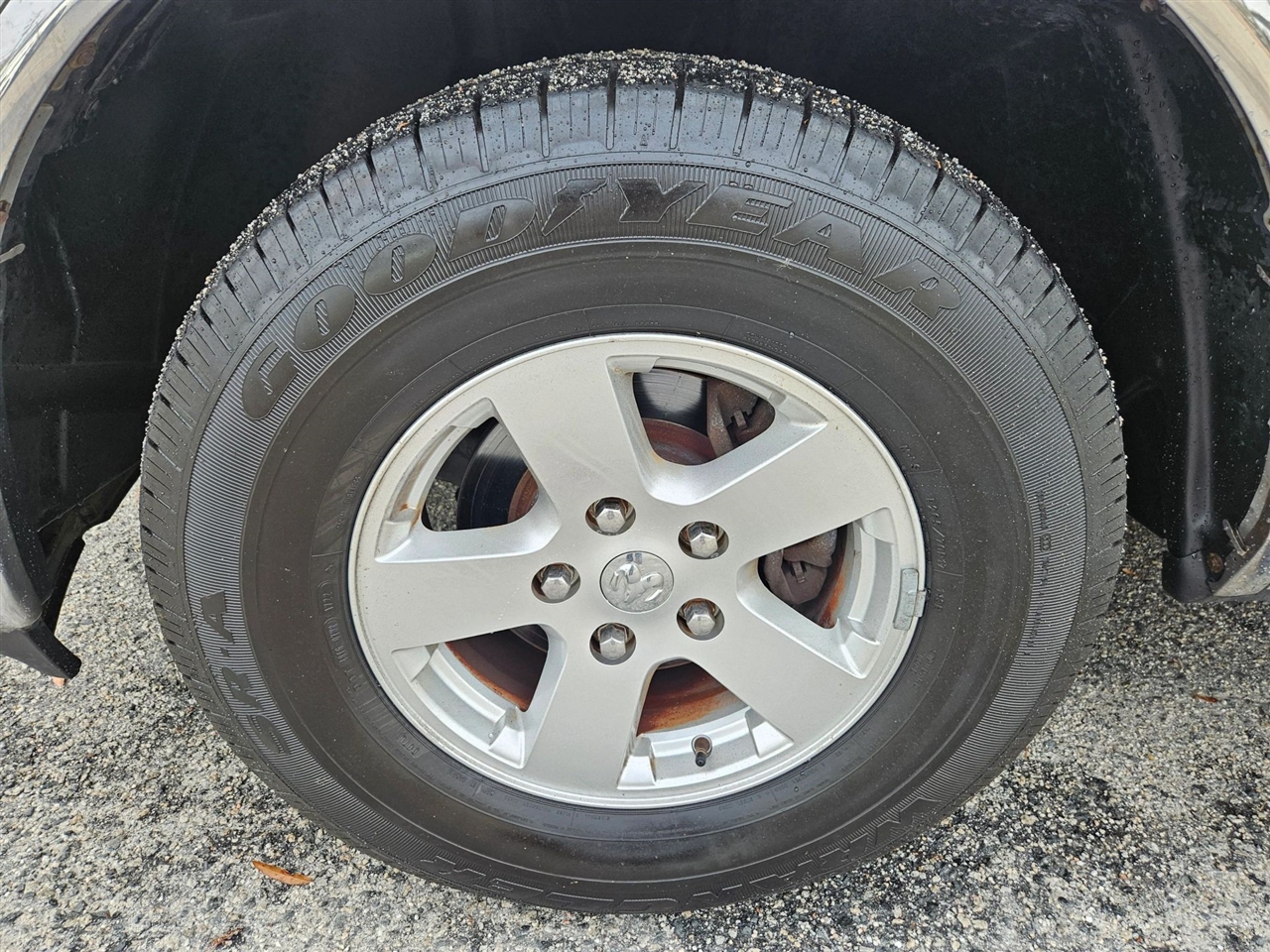 Dodge Ram 1500 2WD Reg Cab 120.5" SLT 2010