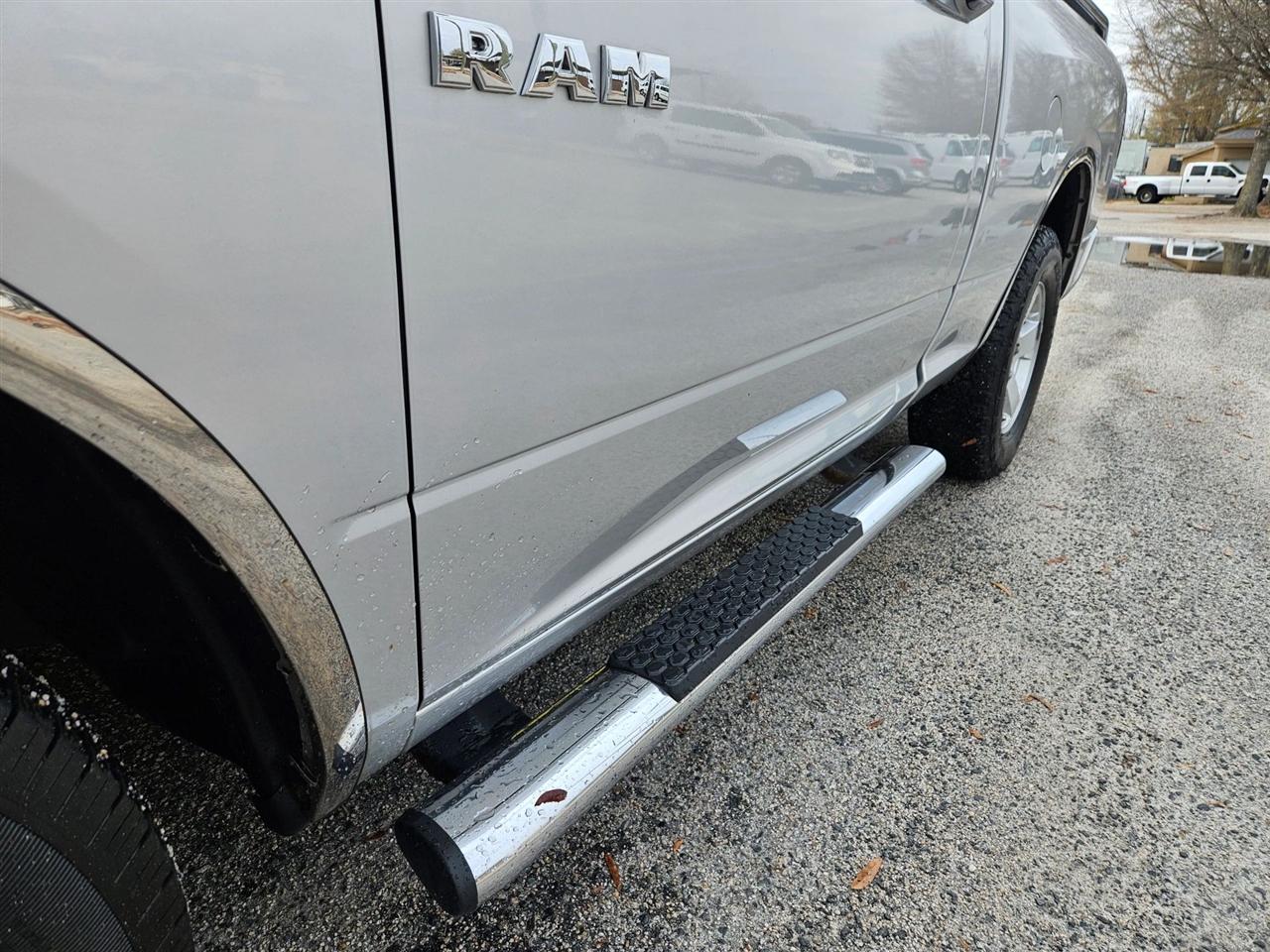 Dodge Ram 1500 2WD Reg Cab 120.5" SLT 2010