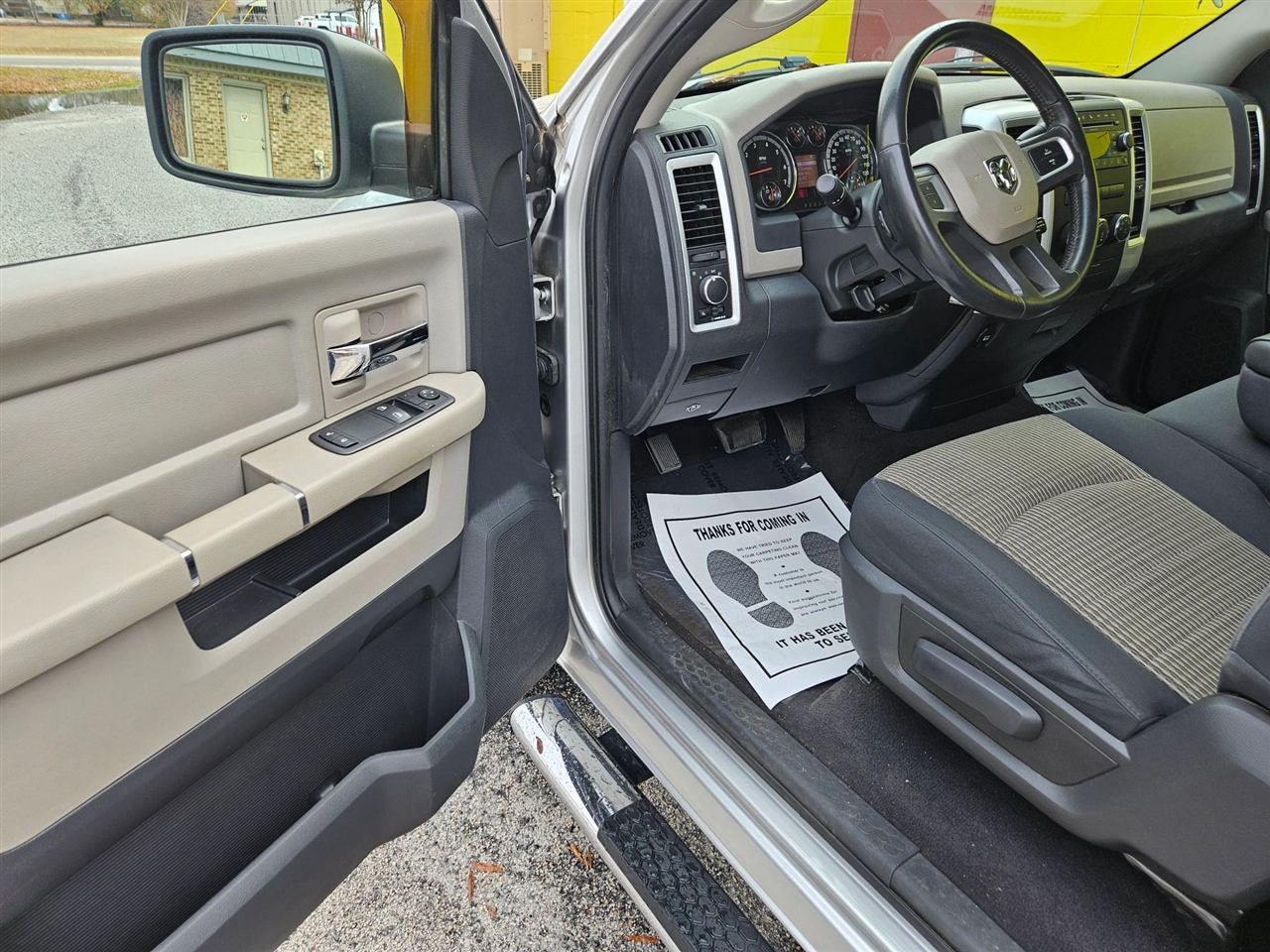 Dodge Ram 1500 2WD Reg Cab 120.5" SLT 2010