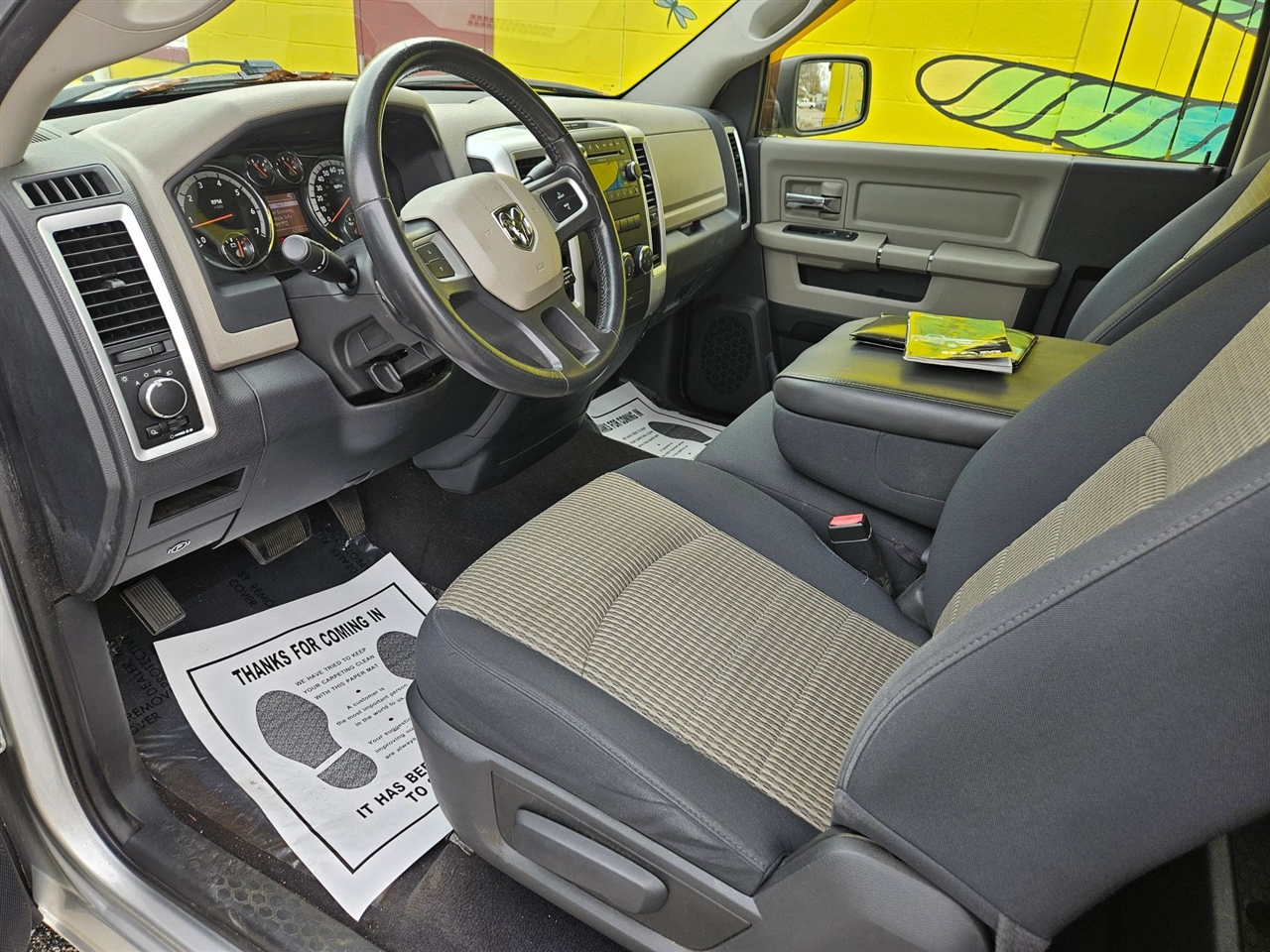 Dodge Ram 1500 2WD Reg Cab 120.5" SLT 2010