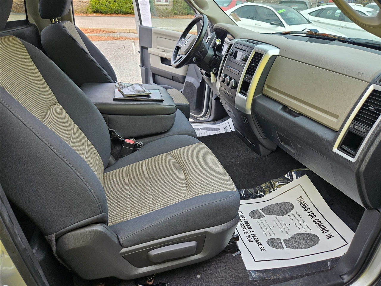 Dodge Ram 1500 2WD Reg Cab 120.5" SLT 2010