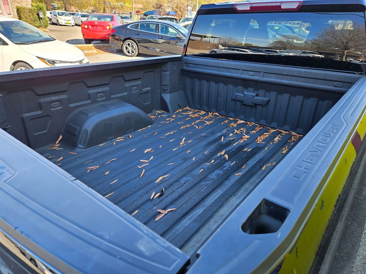 Chevrolet Silverado 1500 2WD Crew Cab 157" LT 2024