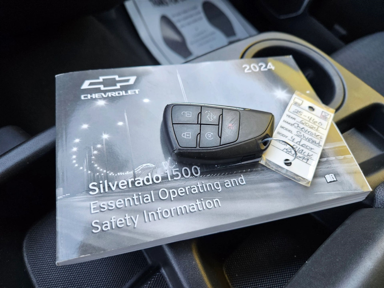 Chevrolet Silverado 1500 2WD Crew Cab 157" LT 2024