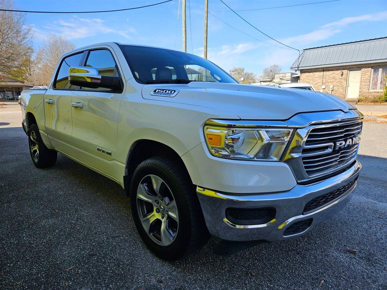 RAM 1500 Laramie 4x2 Crew Cab 5'7" Box 2024