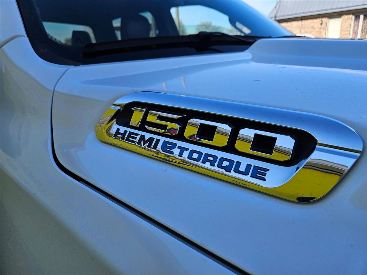 RAM 1500 Laramie 4x2 Crew Cab 5'7" Box 2024