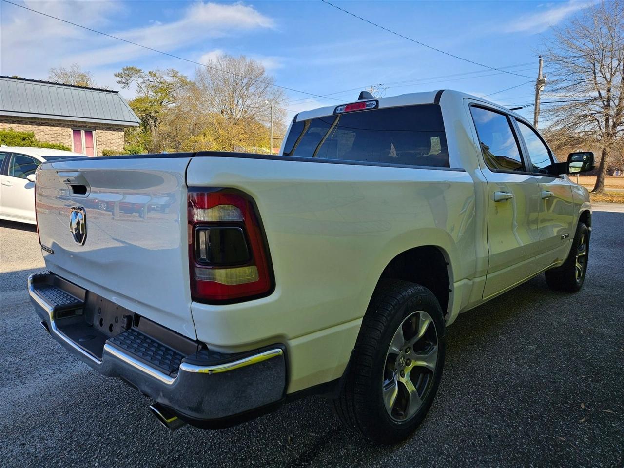 RAM 1500 Laramie 4x2 Crew Cab 5'7" Box 2024