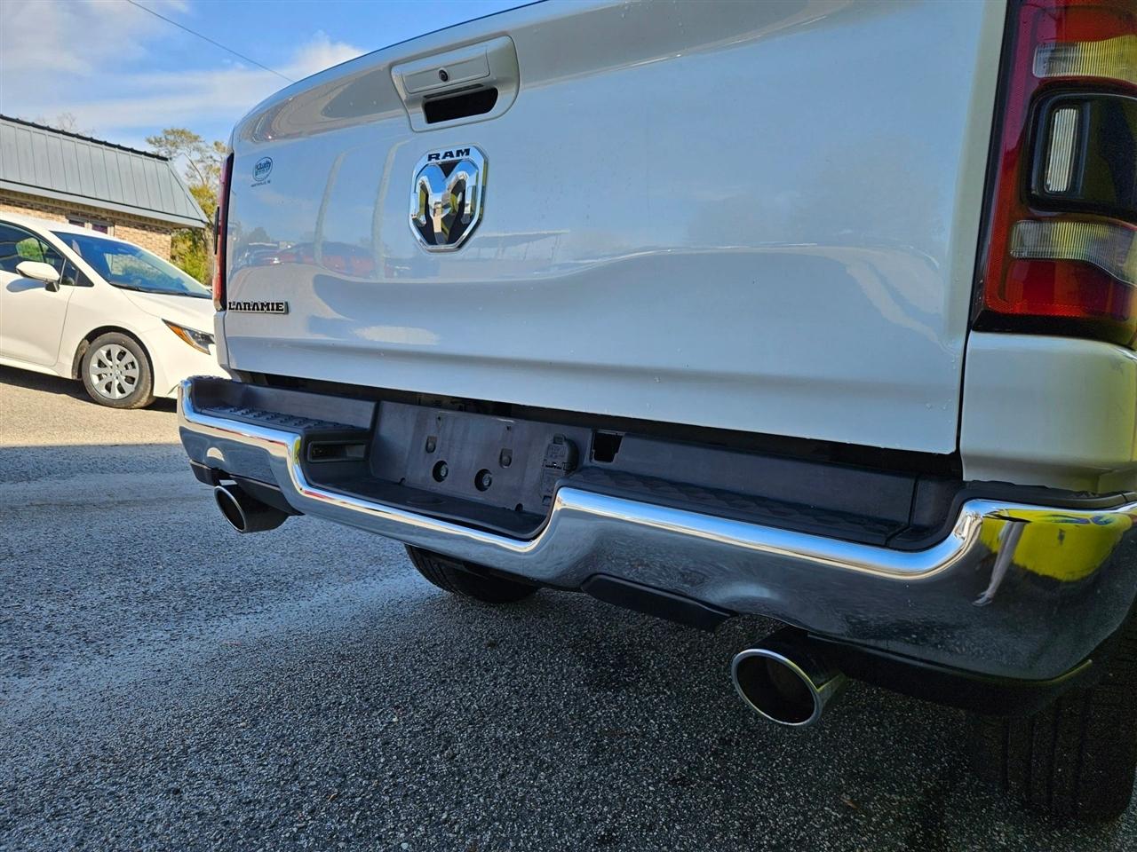 RAM 1500 Laramie 4x2 Crew Cab 5'7" Box 2024