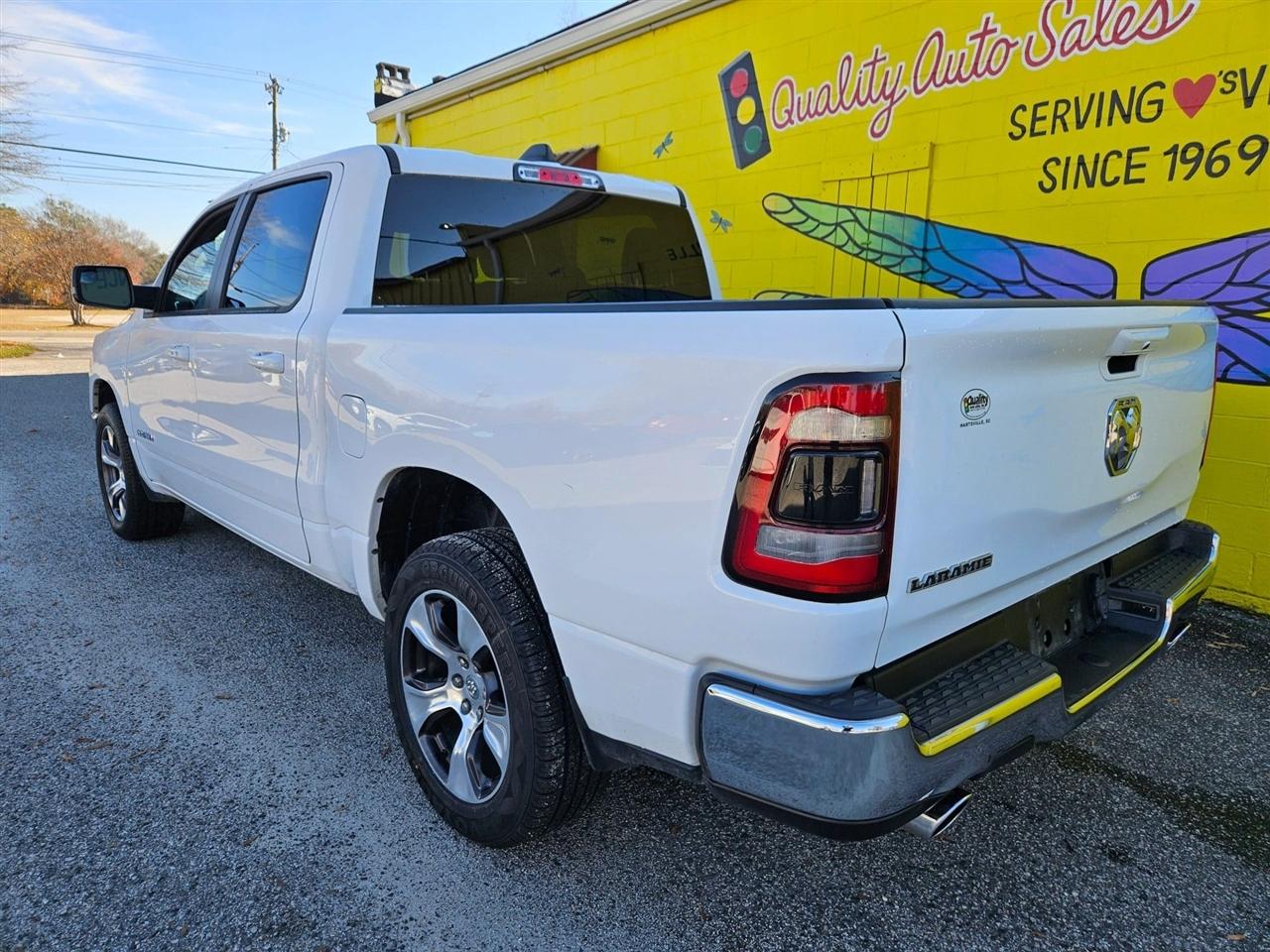 RAM 1500 Laramie 4x2 Crew Cab 5'7" Box 2024