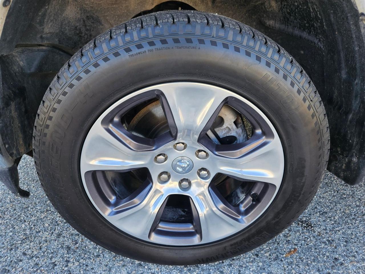 RAM 1500 Laramie 4x2 Crew Cab 5'7" Box 2024