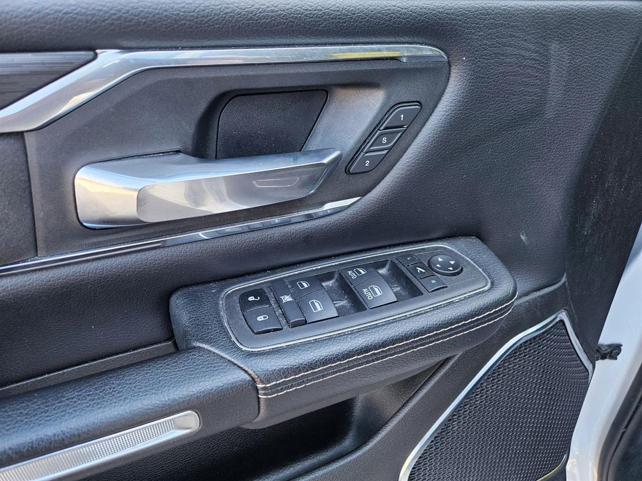 RAM 1500 Laramie 4x2 Crew Cab 5'7" Box 2024