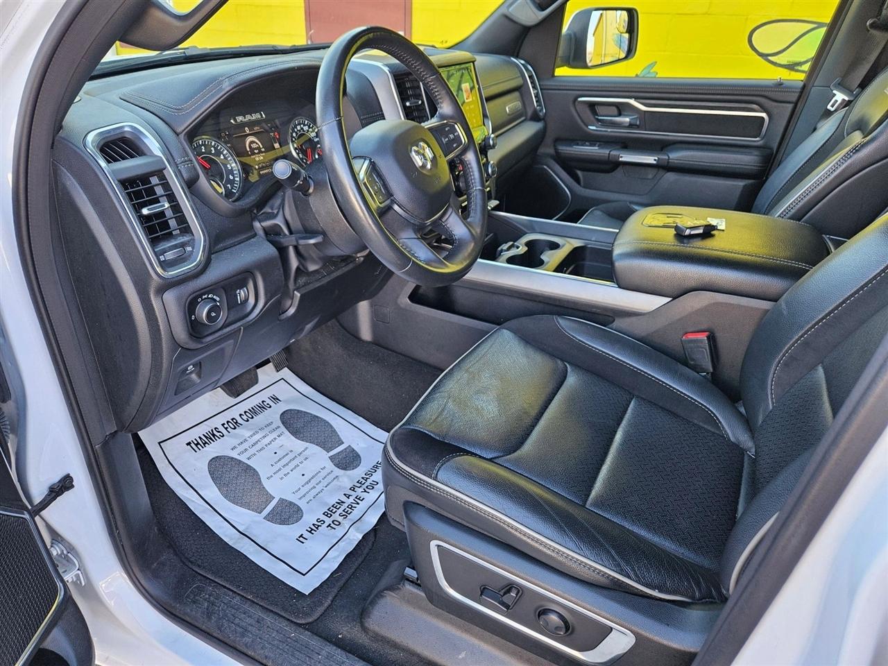 RAM 1500 Laramie 4x2 Crew Cab 5'7" Box 2024