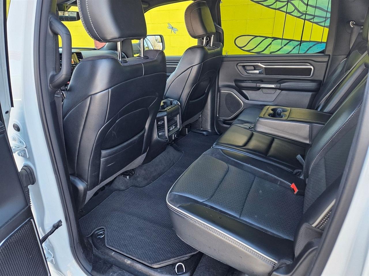 RAM 1500 Laramie 4x2 Crew Cab 5'7" Box 2024