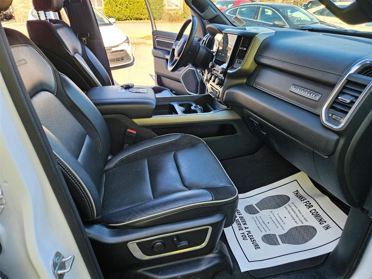 RAM 1500 Laramie 4x2 Crew Cab 5'7" Box 2024