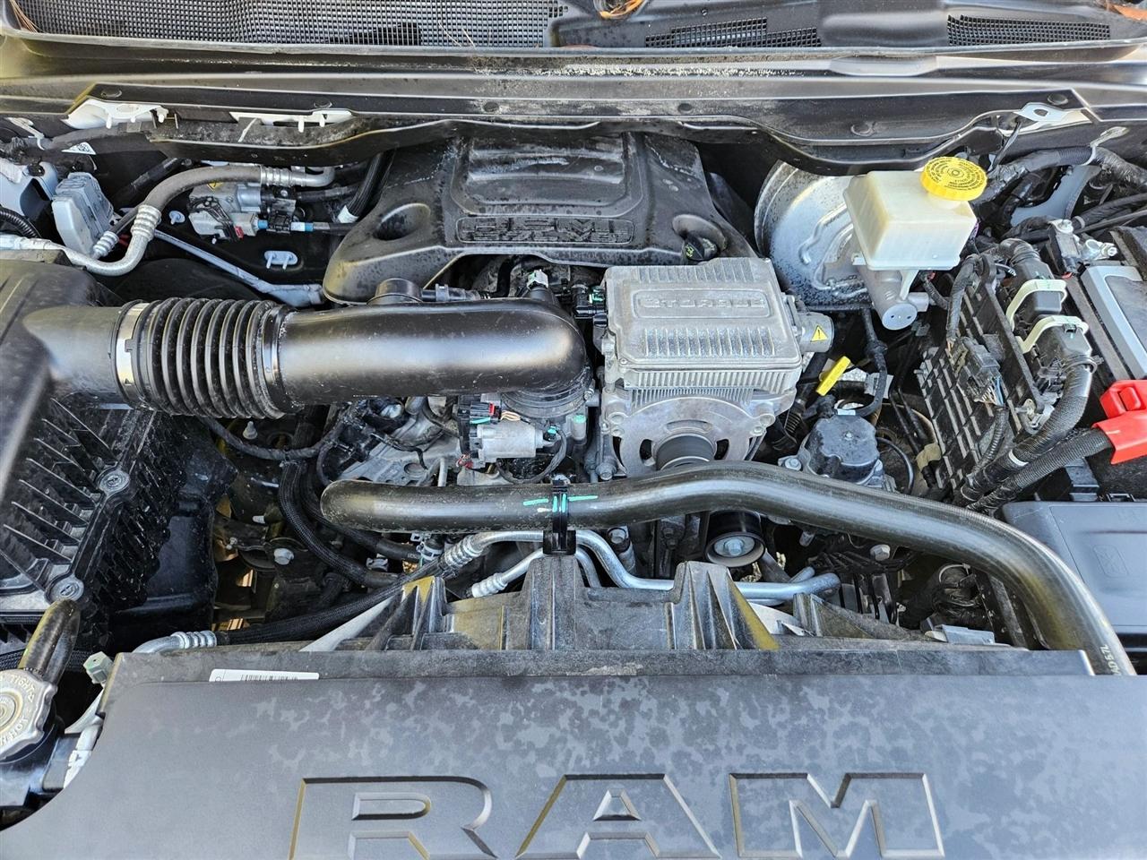 RAM 1500 Laramie 4x2 Crew Cab 5'7" Box 2024