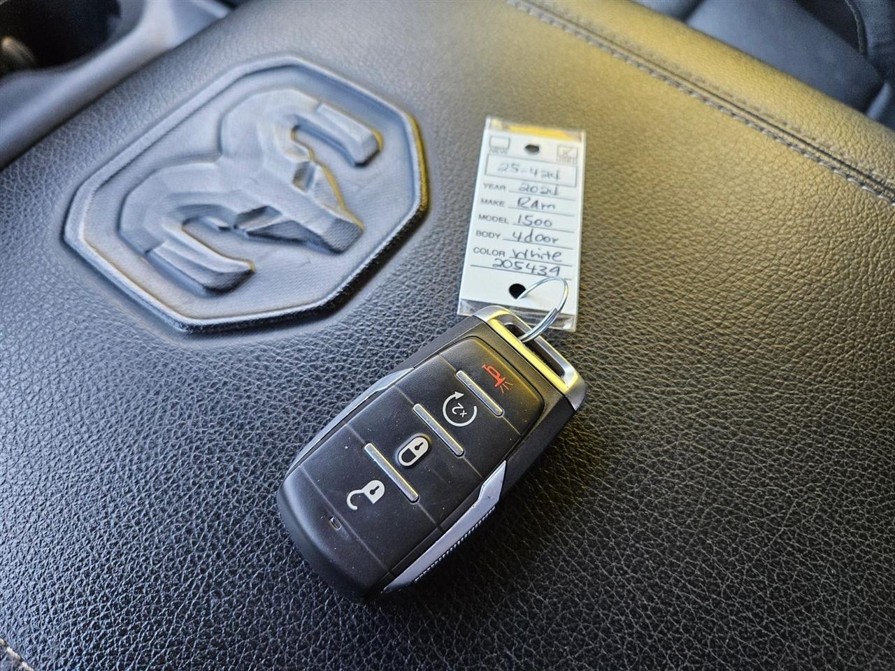 RAM 1500 Laramie 4x2 Crew Cab 5'7" Box 2024