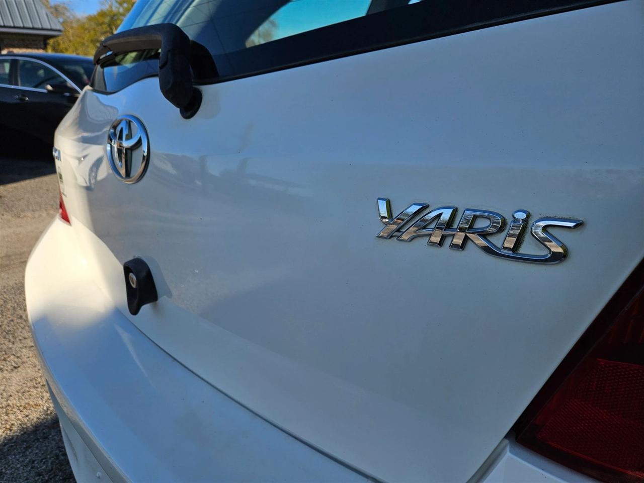 Toyota Yaris 3dr LB Man (Natl) 2010