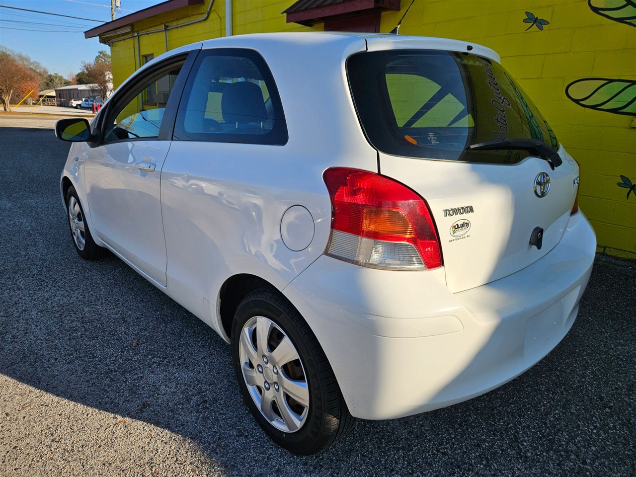 Toyota Yaris 3dr LB Man (Natl) 2010