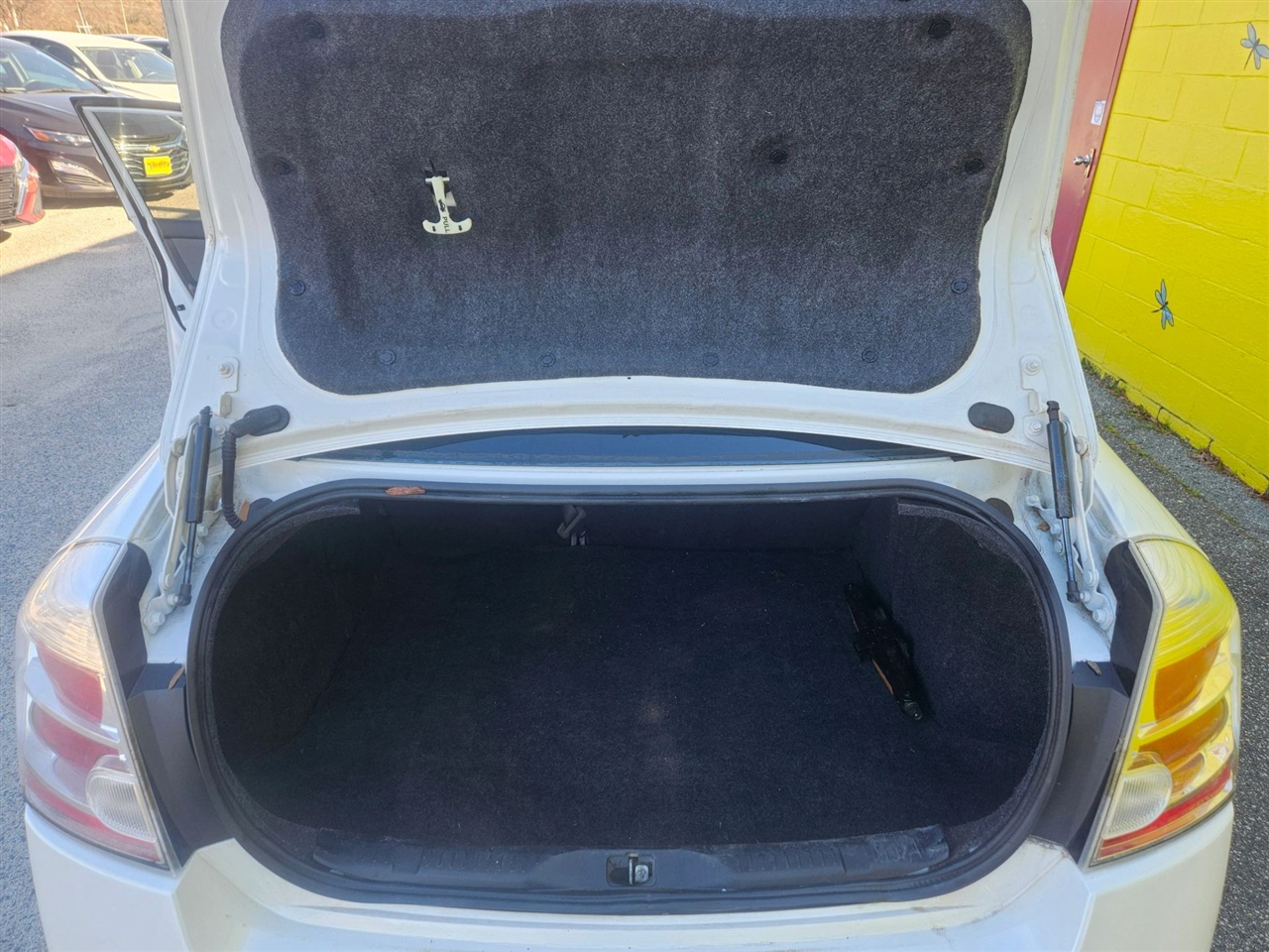 Nissan Sentra 4dr Sdn I4 CVT 2.0 S 2012