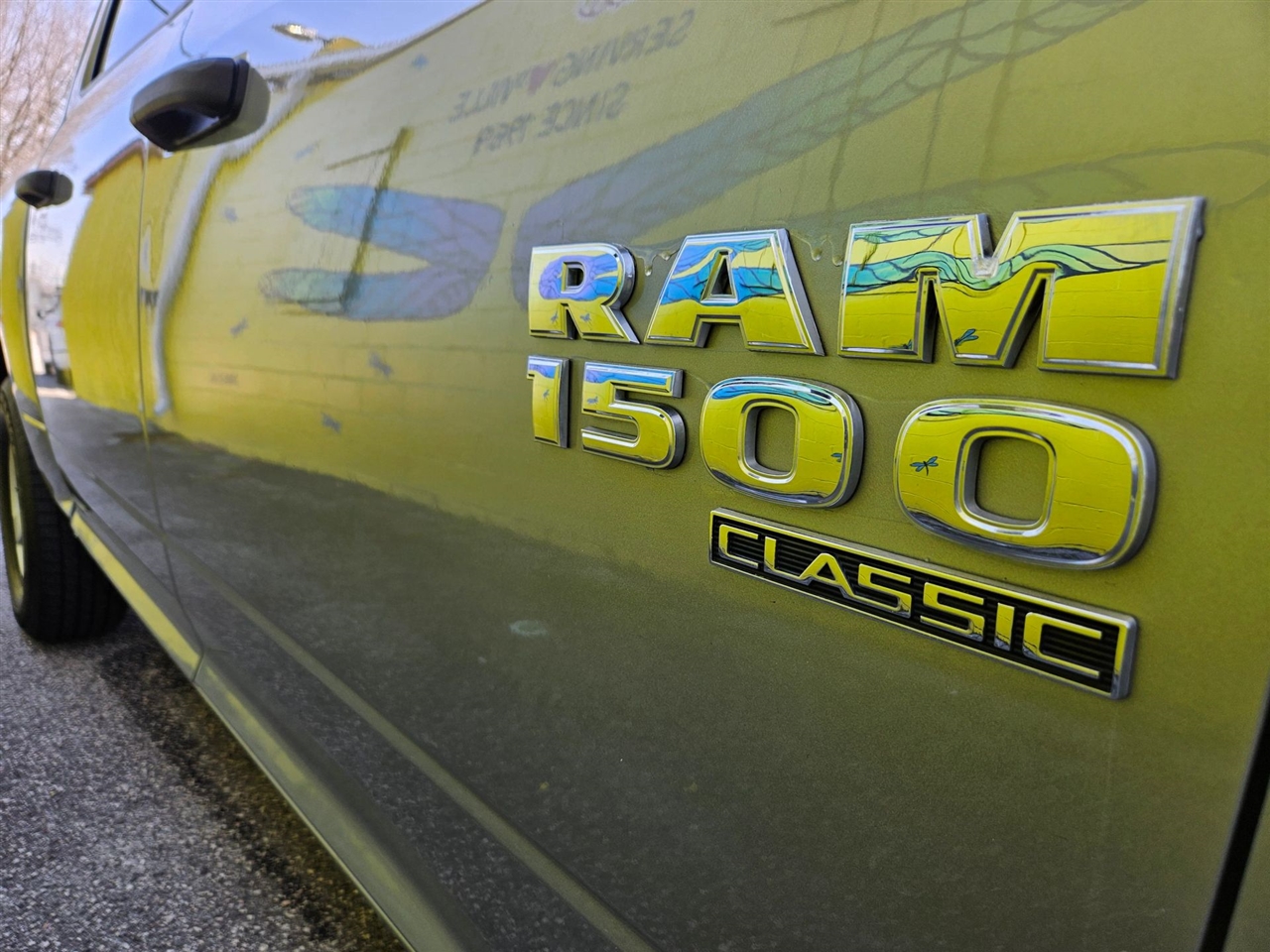 RAM 1500 Classic SLT 4x2 Crew Cab 5'7" Box 2023