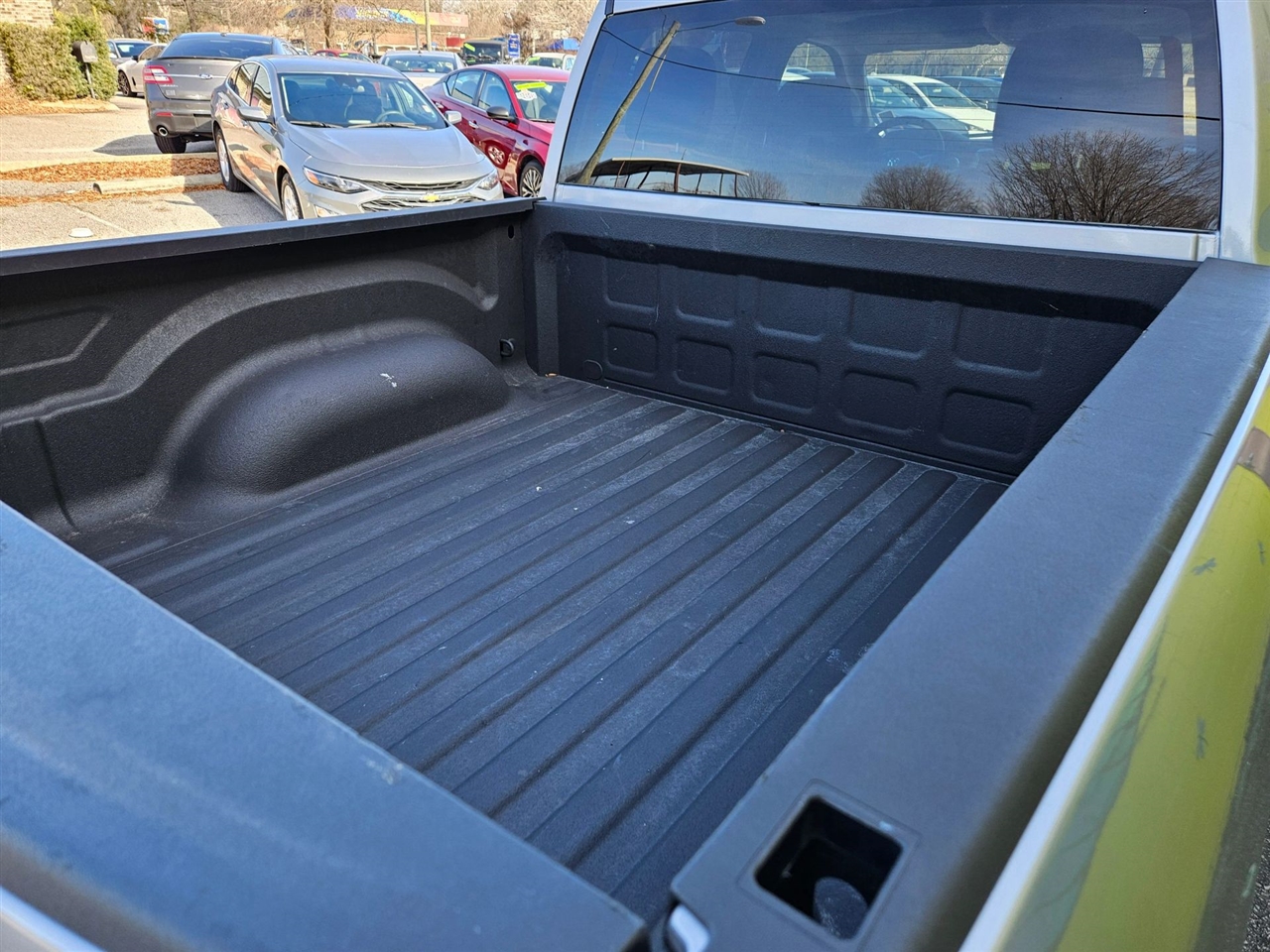 RAM 1500 Classic SLT 4x2 Crew Cab 5'7" Box 2023