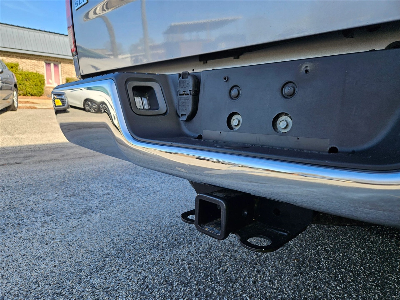 RAM 1500 Classic SLT 4x2 Crew Cab 5'7" Box 2023